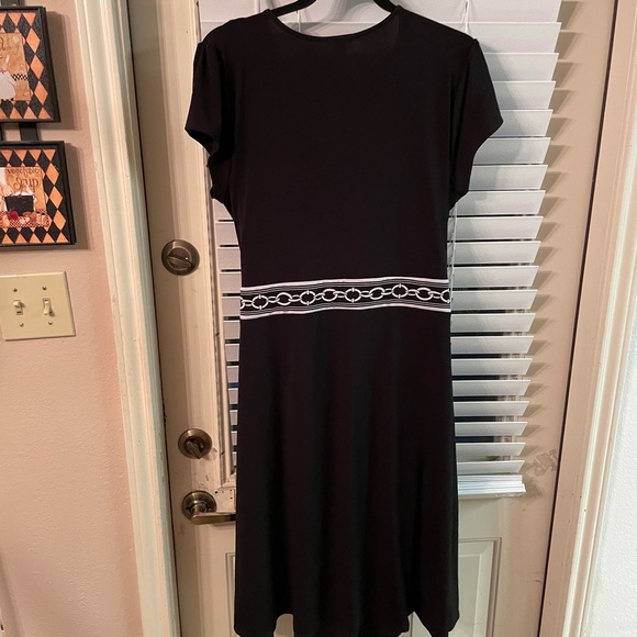 XL Evelyn Dress Black With White Design Wrap Short Sleeve Mid Length - Picture 6 of 6